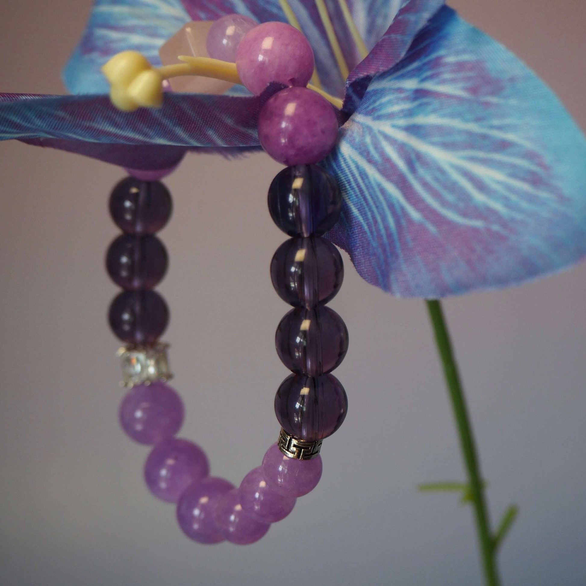 Aurora-amethyst bracelet with flower closer